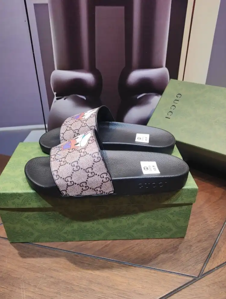 hype Gucci Slippers