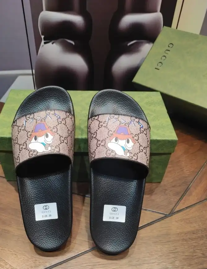 hype Gucci Slippers