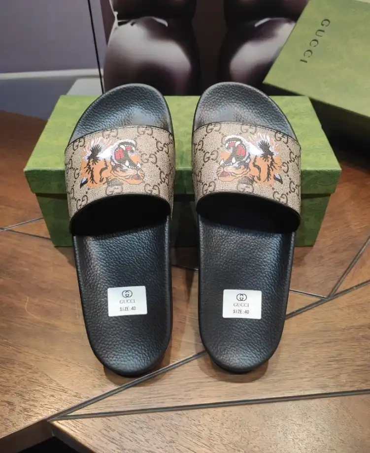 hype Gucci Slippers