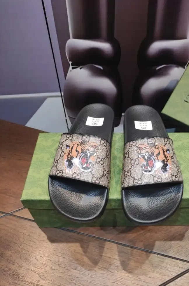 hype Gucci Slippers