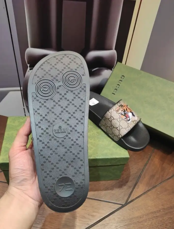 hype Gucci Slippers