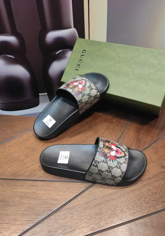 hype Gucci Slippers