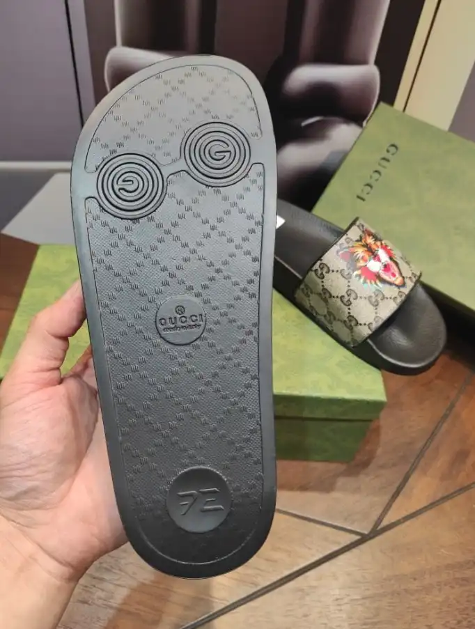 hype Gucci Slippers