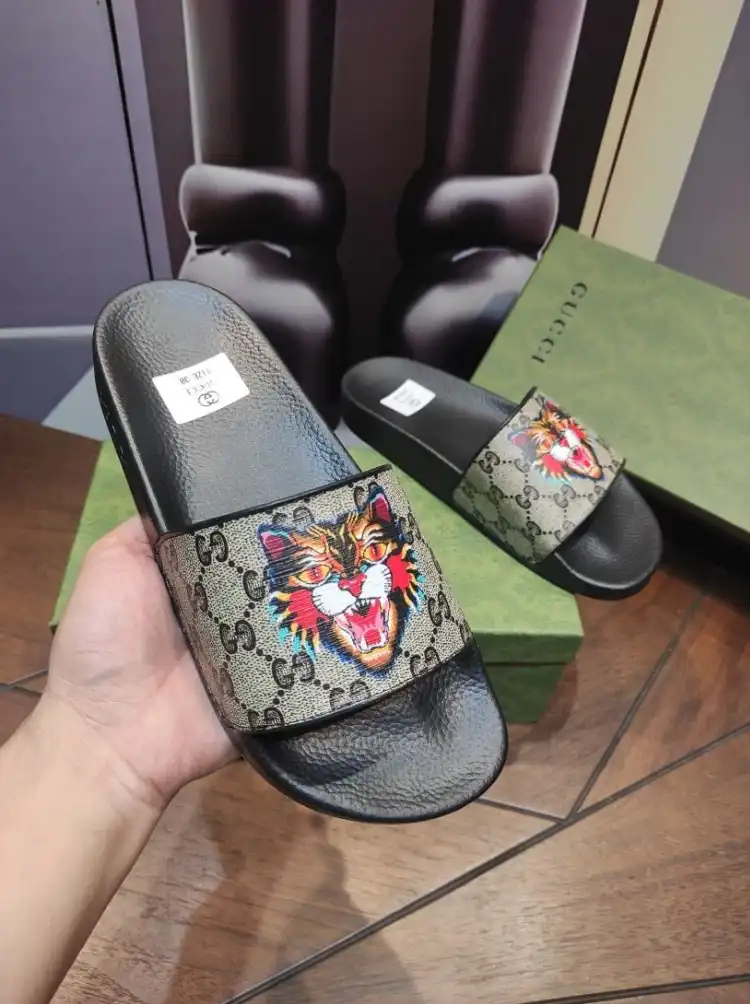 hype Gucci Slippers