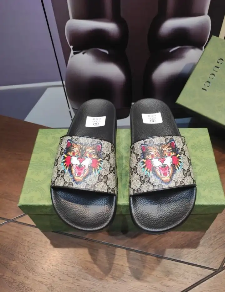 hype Gucci Slippers