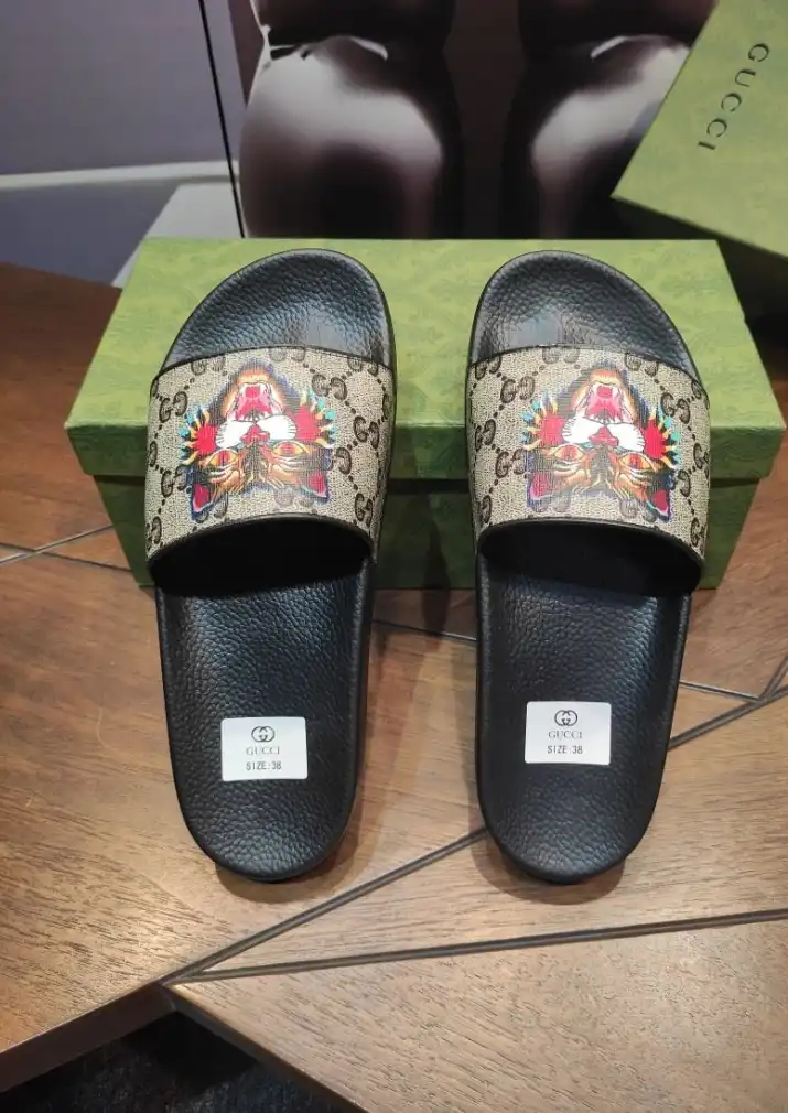 hype Gucci Slippers