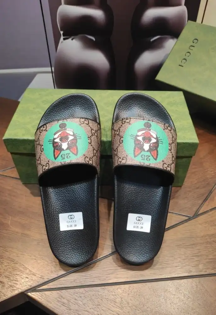 hype Gucci Slippers