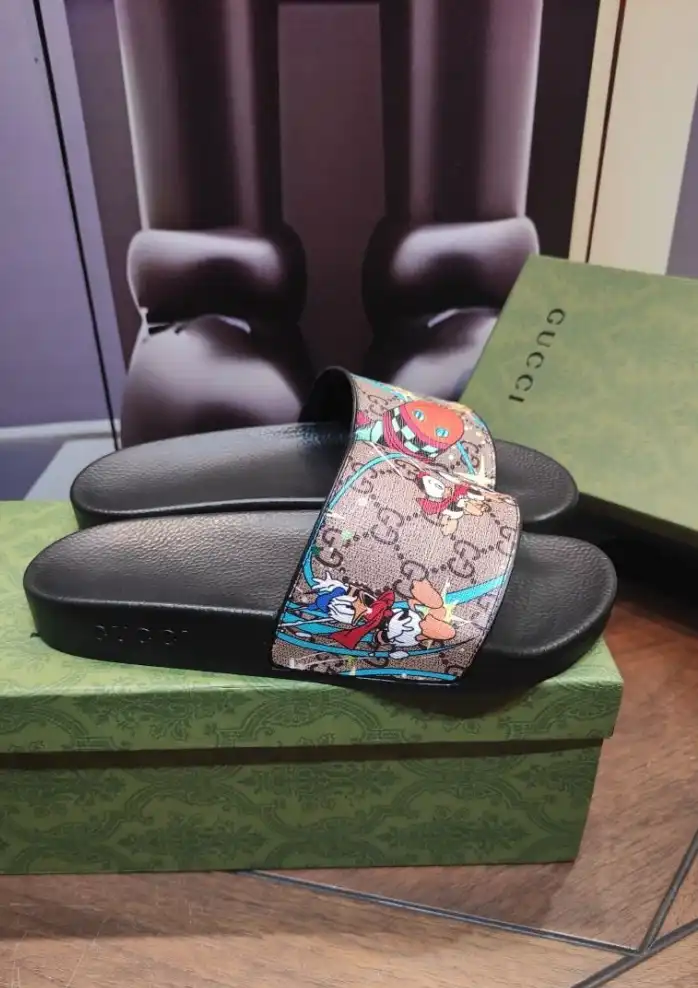 hype Gucci Slippers