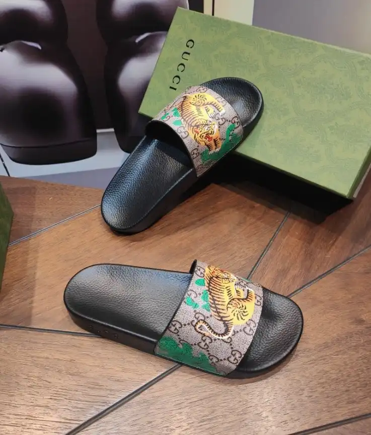 hype Gucci Slippers