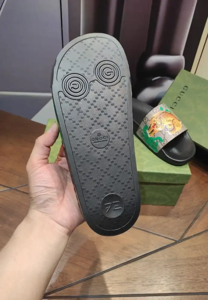 hype Gucci Slippers