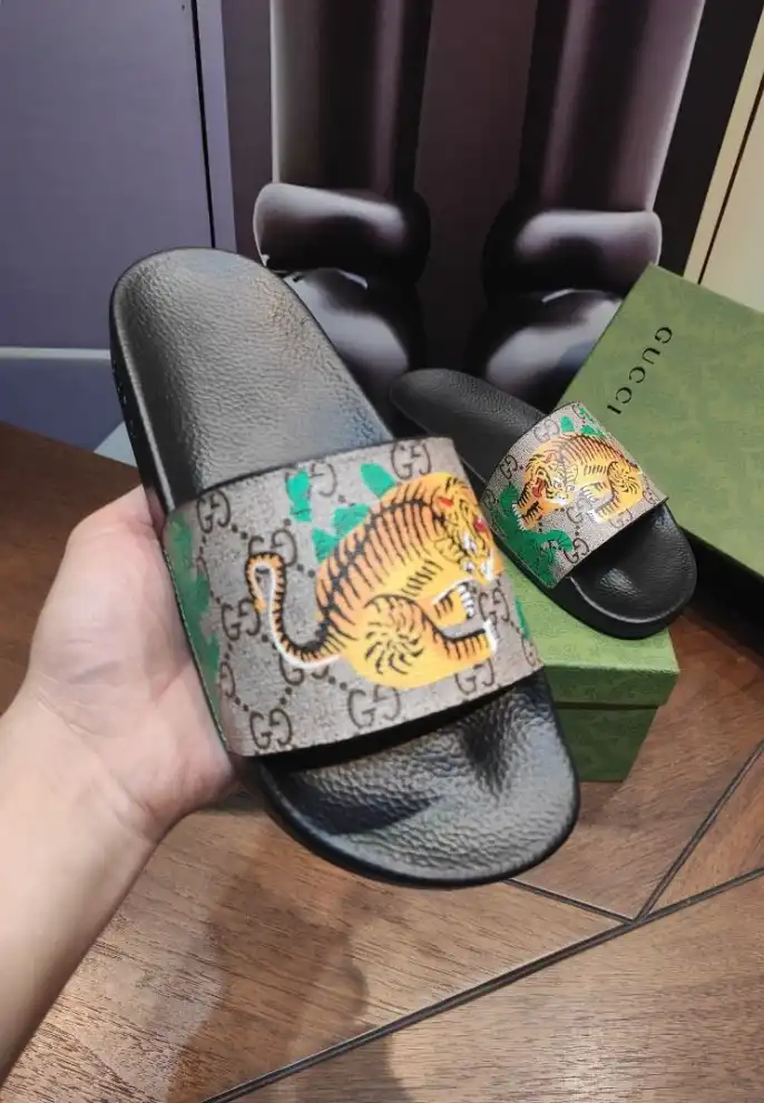 hype Gucci Slippers