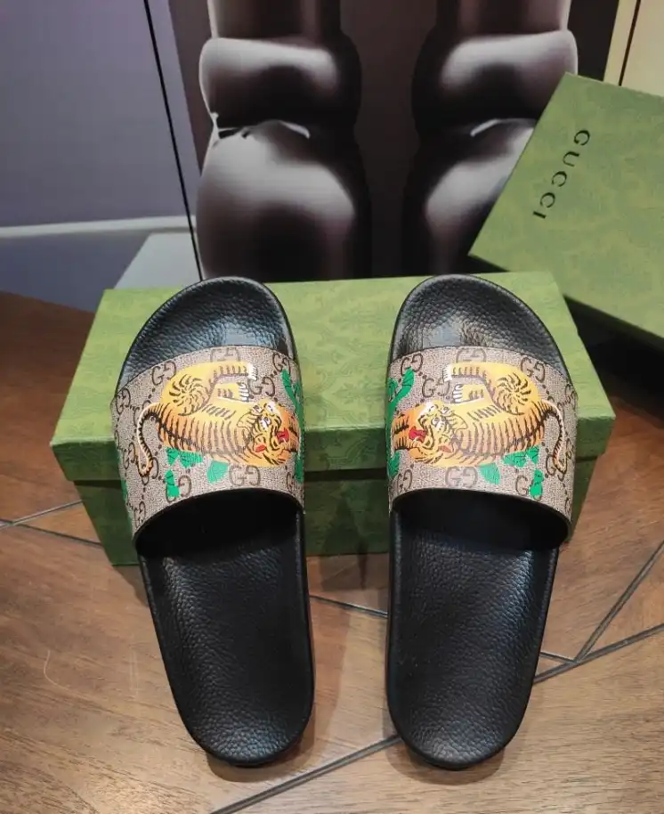 hype Gucci Slippers