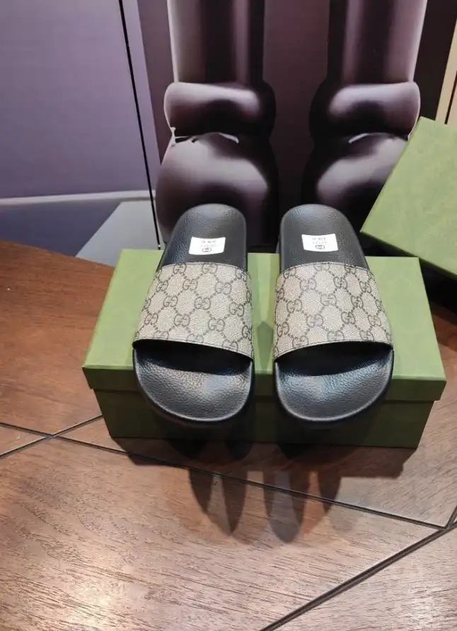 hype Gucci Slippers