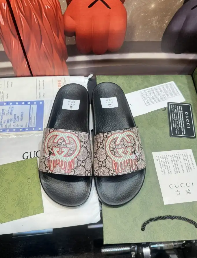 hype Gucci Slippers