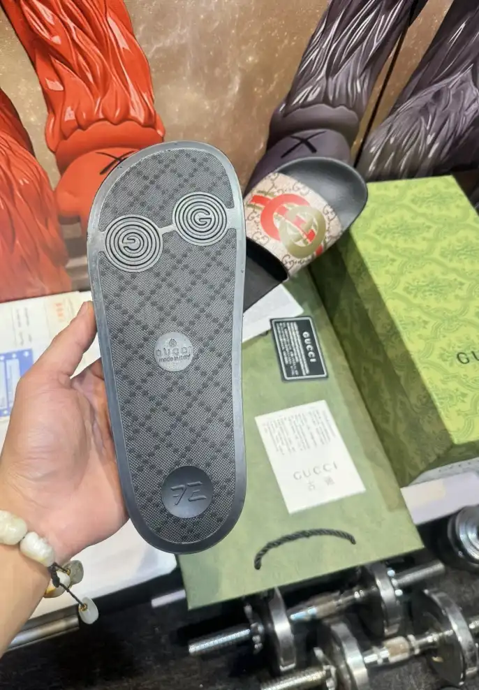 hype Gucci Slippers