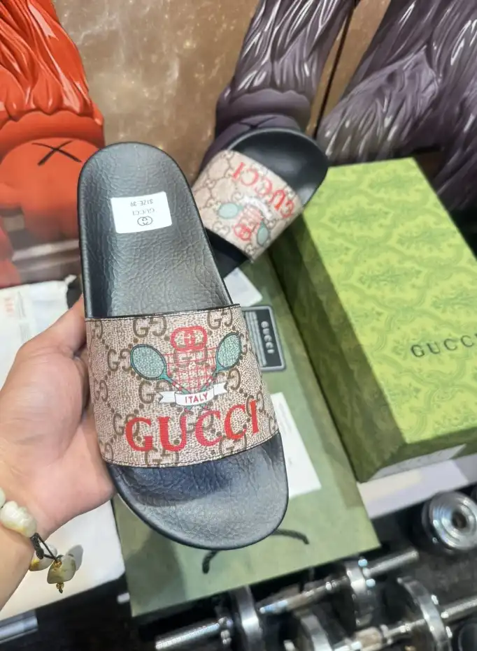 hype Gucci Slippers