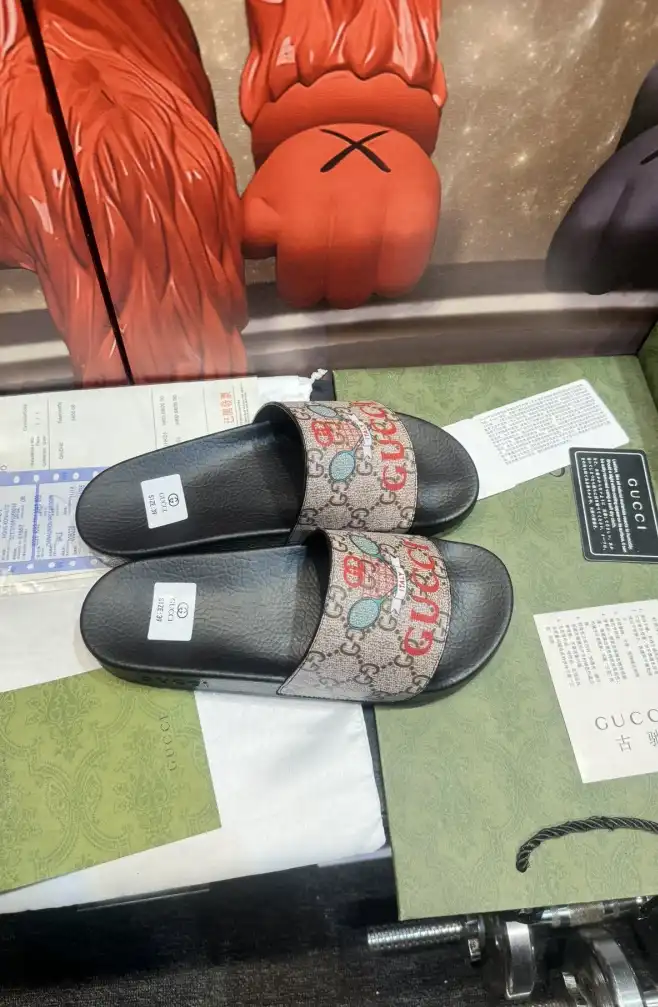 hype Gucci Slippers