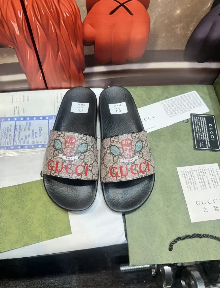 hype Gucci Slippers