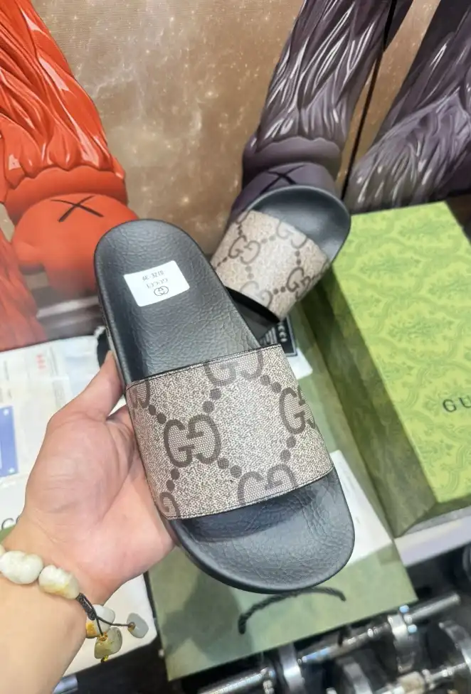 hype Gucci Slippers