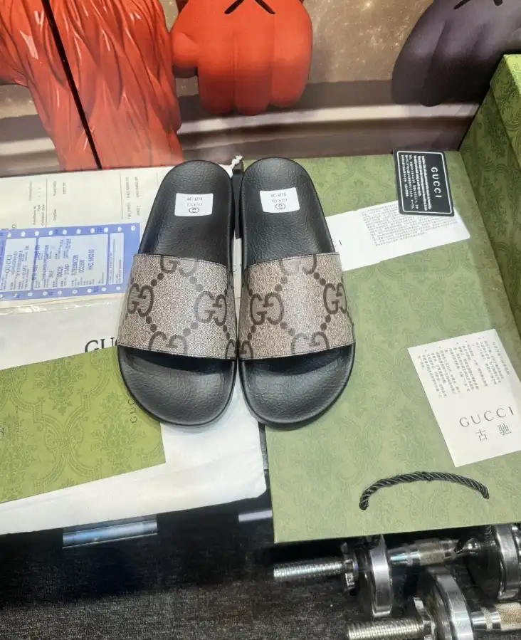 hype Gucci Slippers