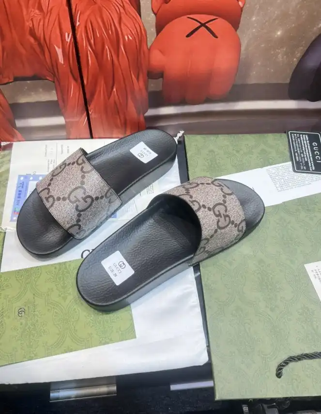 hype Gucci Slippers