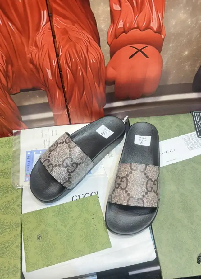 hype Gucci Slippers