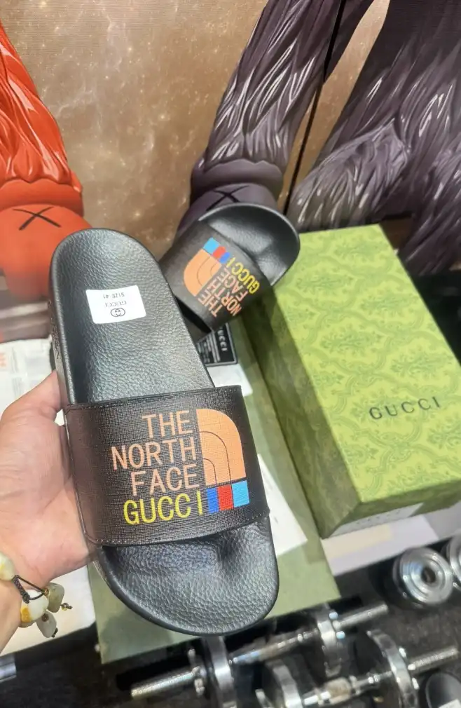 hype Gucci Slippers