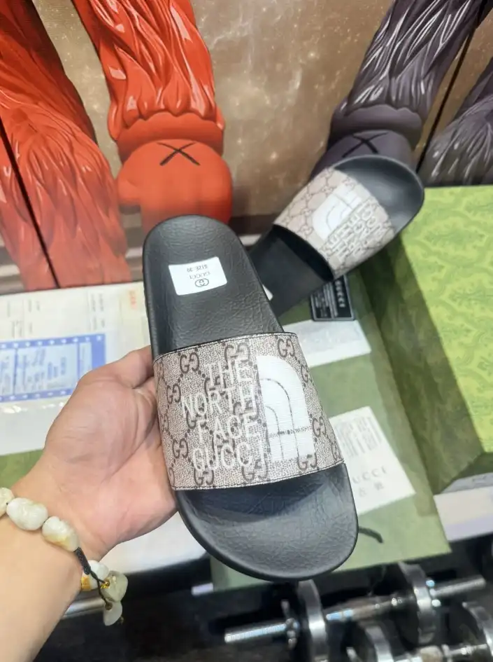 hype Gucci Slippers