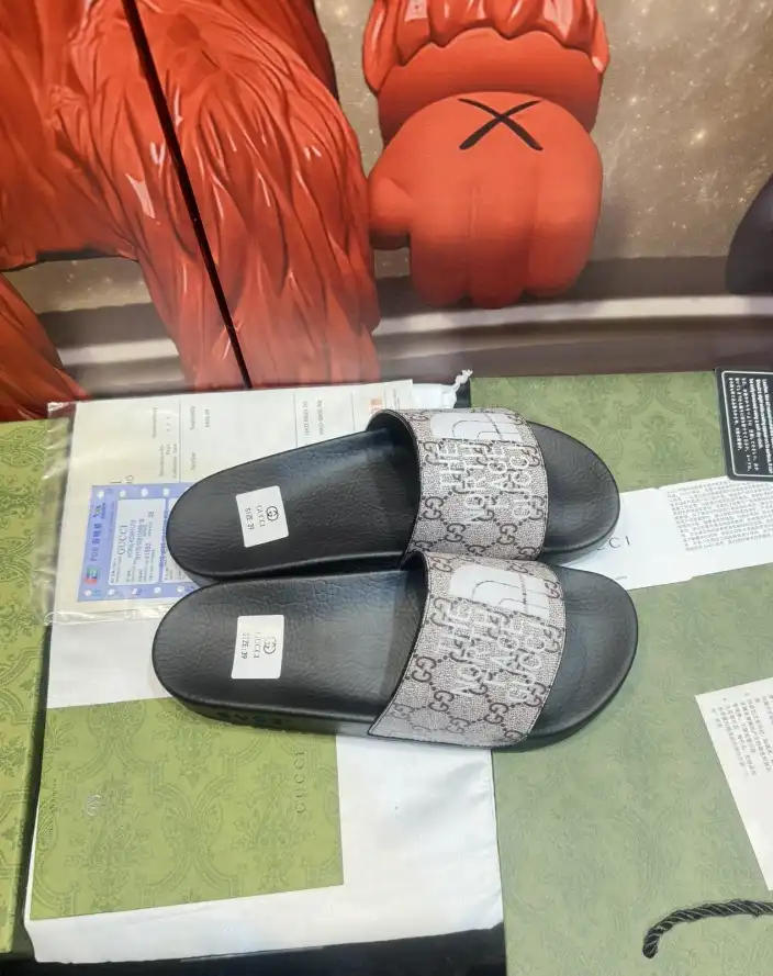 hype Gucci Slippers