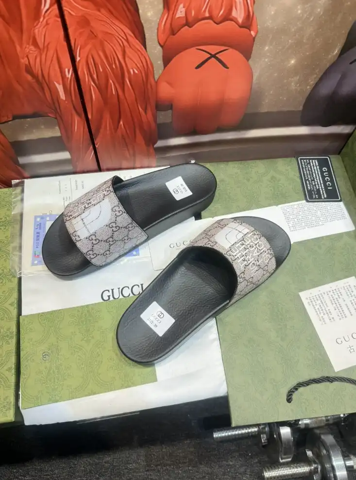 hype Gucci Slippers