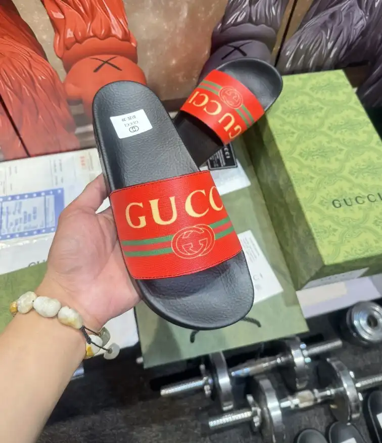 hype Gucci Slippers