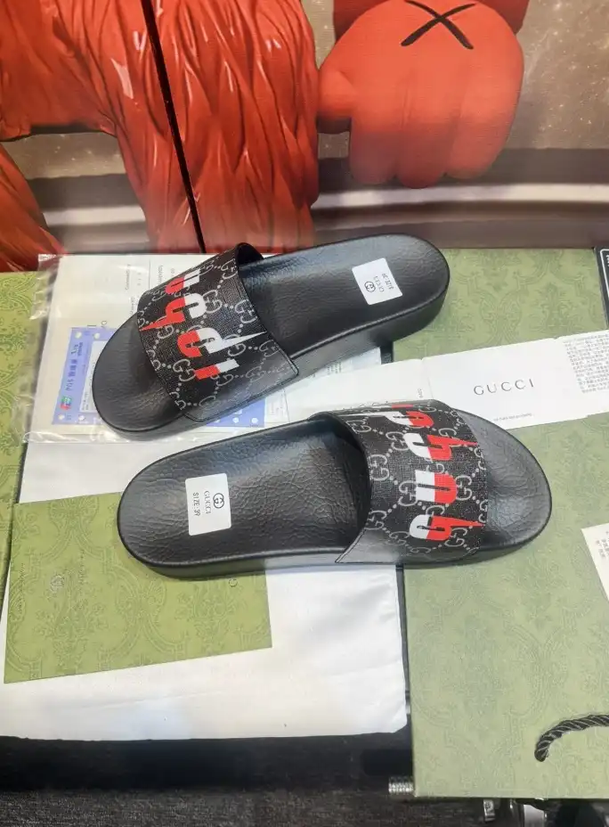 hype Gucci Slippers