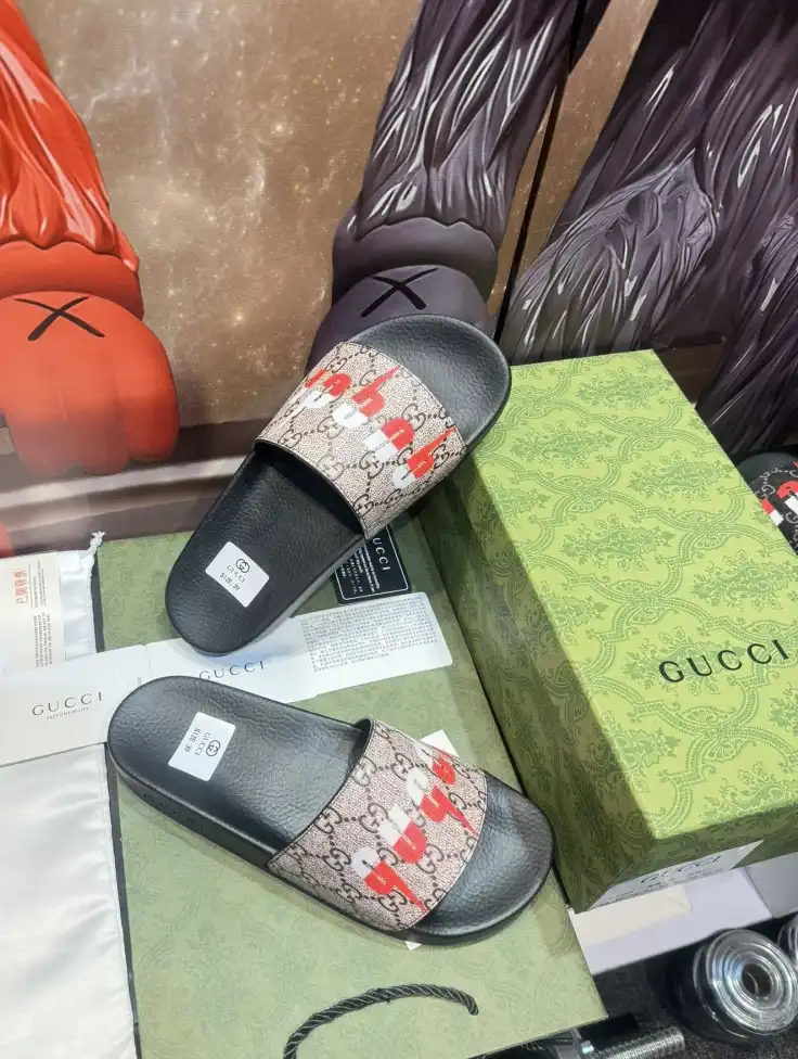 hype Gucci Slippers