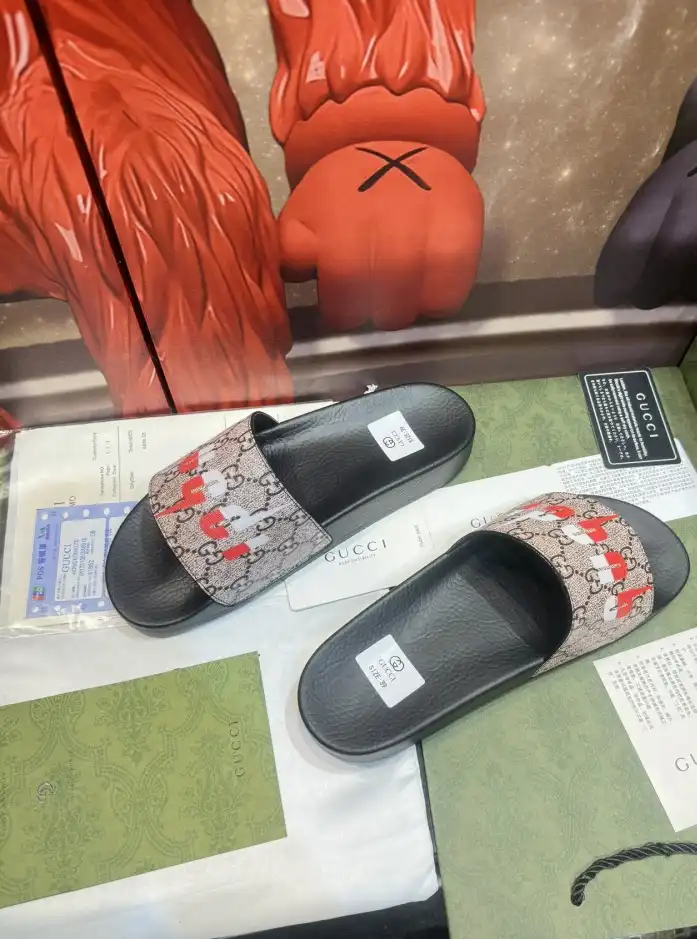 hype Gucci Slippers