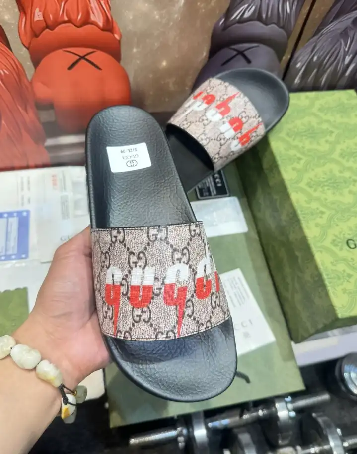 hype Gucci Slippers