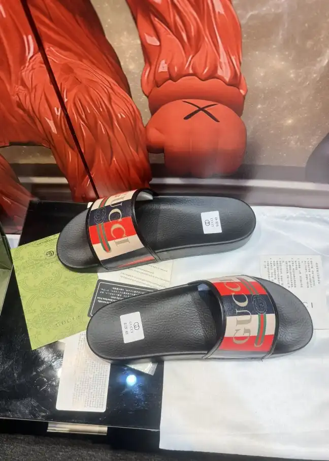 hype Gucci Slippers