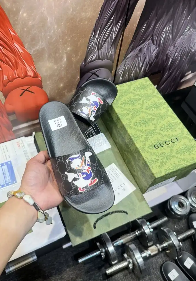 hype Gucci Slippers