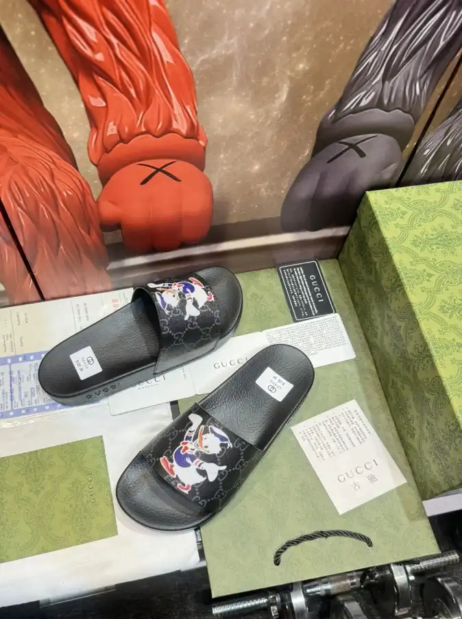 hype Gucci Slippers