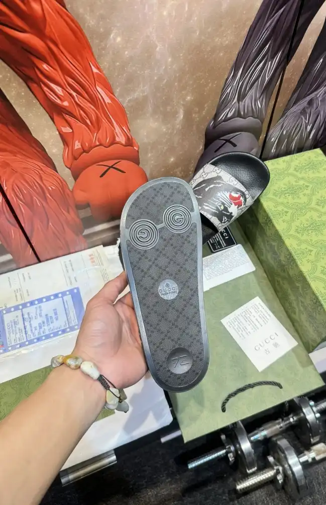 hype Gucci Slippers