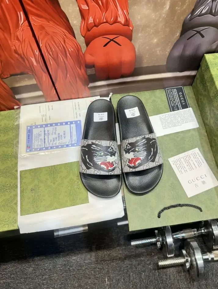 hype Gucci Slippers