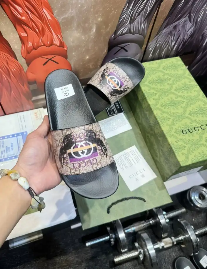 hype Gucci Slippers