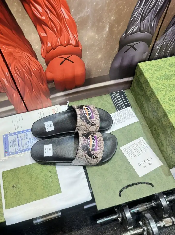 hype Gucci Slippers