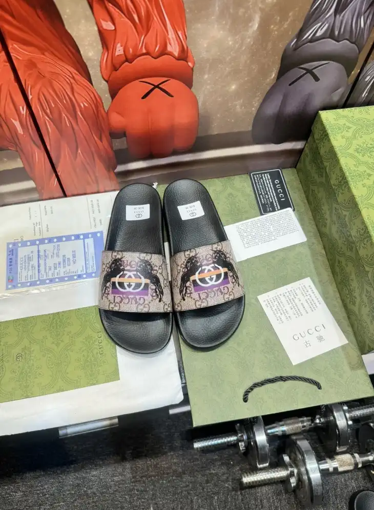 hype Gucci Slippers