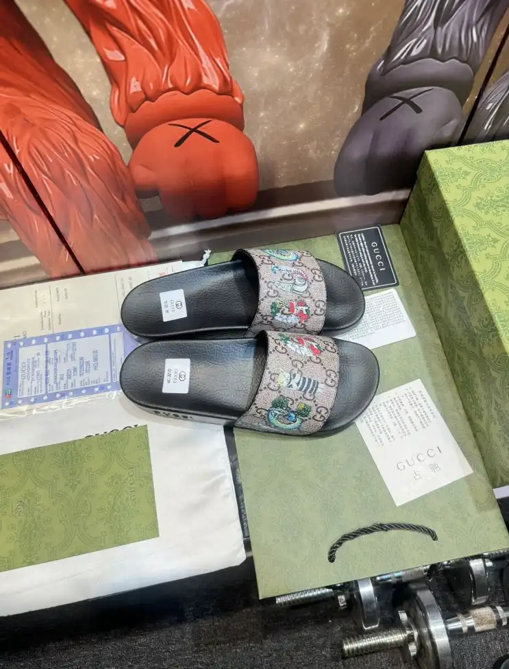 hype Gucci Slippers