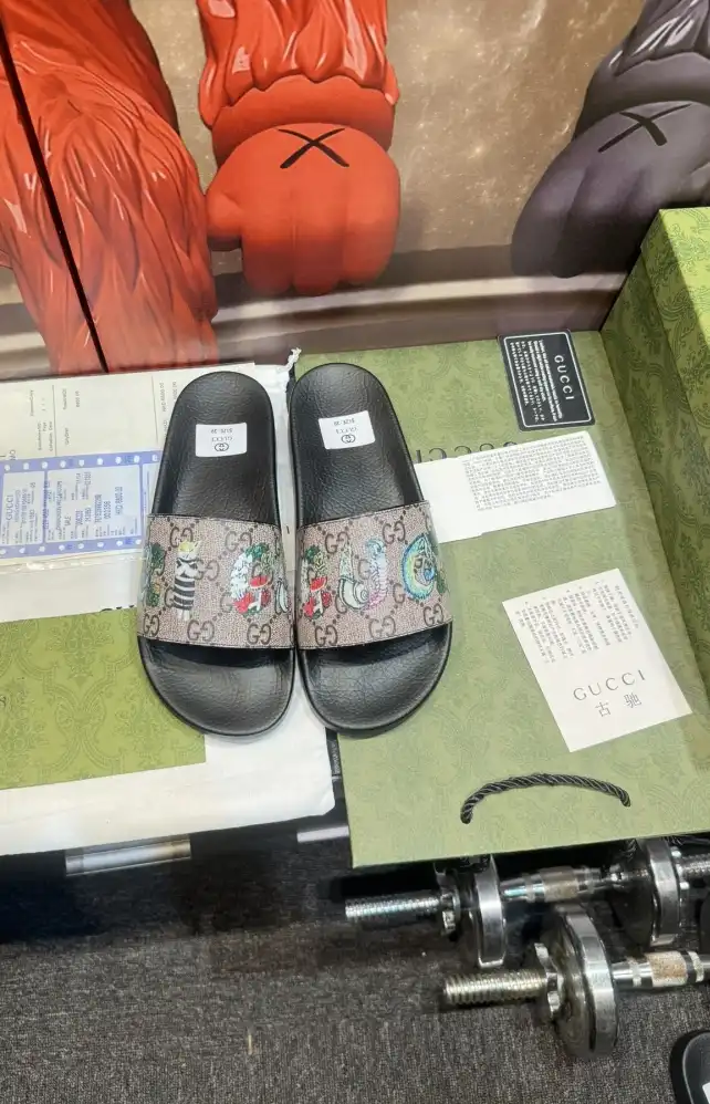 hype Gucci Slippers