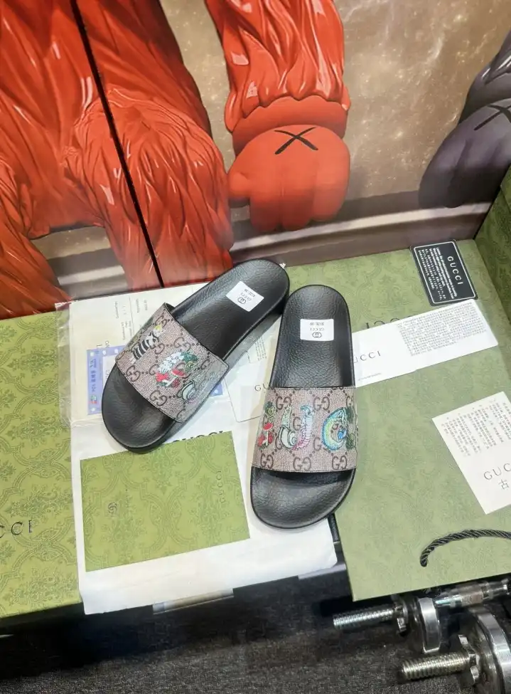 hype Gucci Slippers