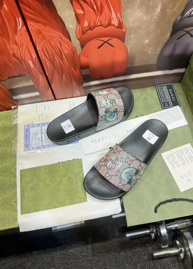 hype Gucci Slippers