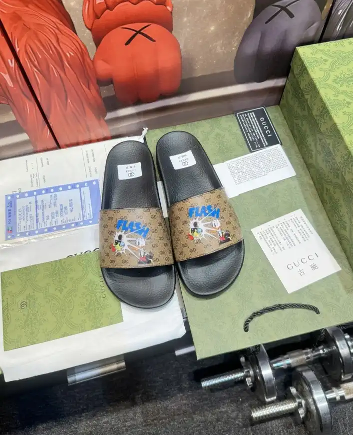 hype Gucci Slippers