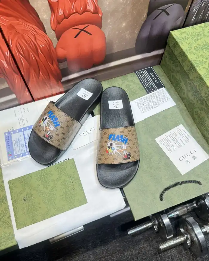 hype Gucci Slippers