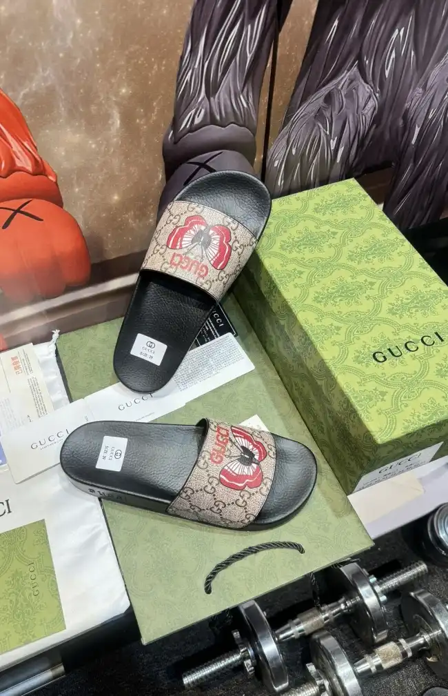 hype Gucci Slippers